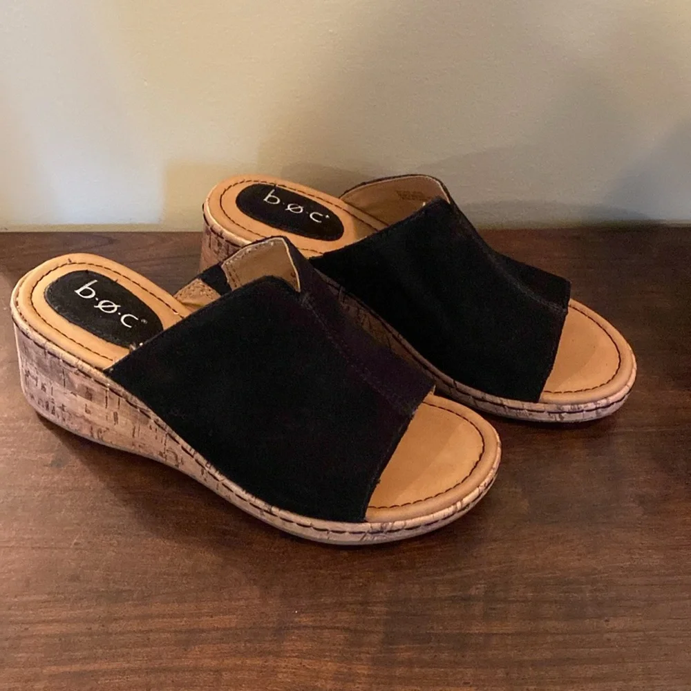 NWT Black Suede b.o.c. Sandal